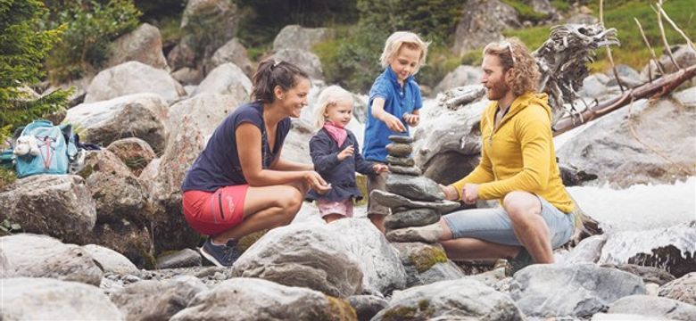 STOCK resort: FAMILY-HIT WEEKS