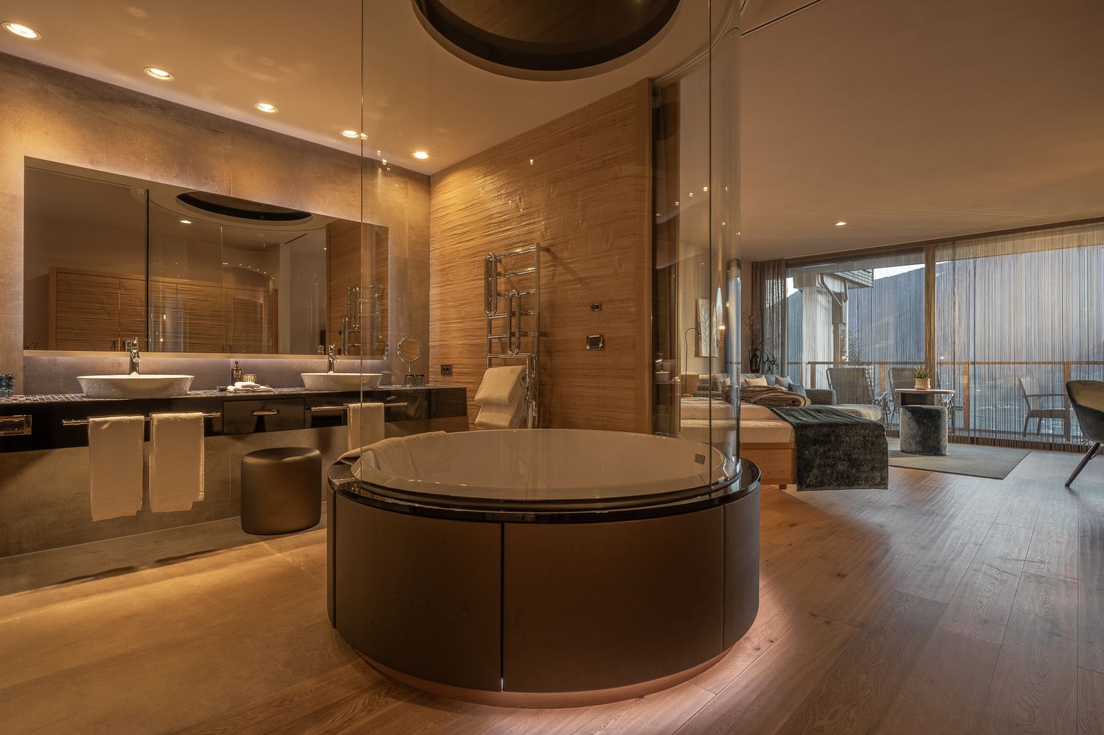 Suite Vista mit privatem Whirlpool im Zimmer und Panorama-Ausblick