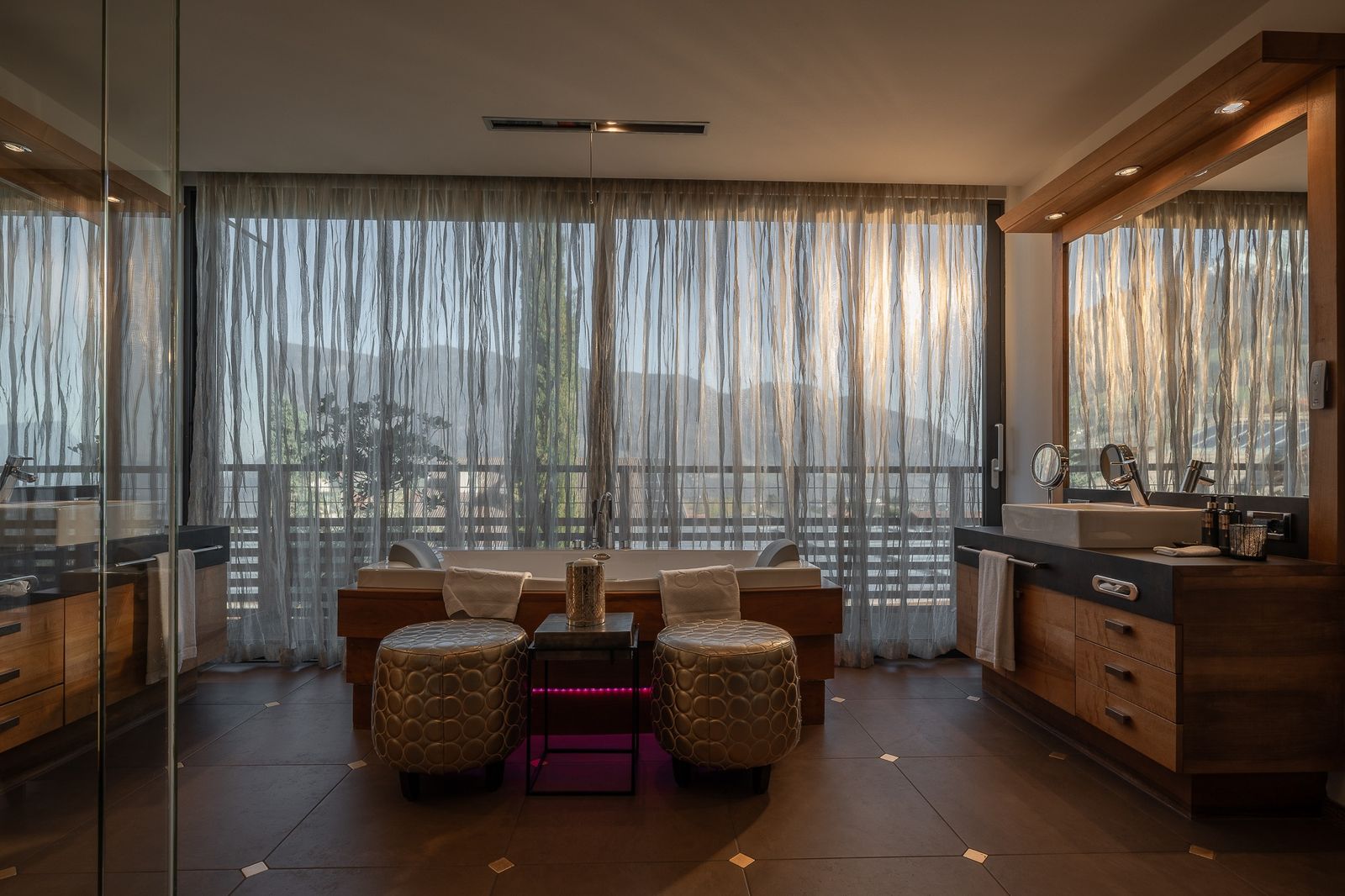 Panorama Suite Villa Luna mit großem Balkon und weitem Ausblick