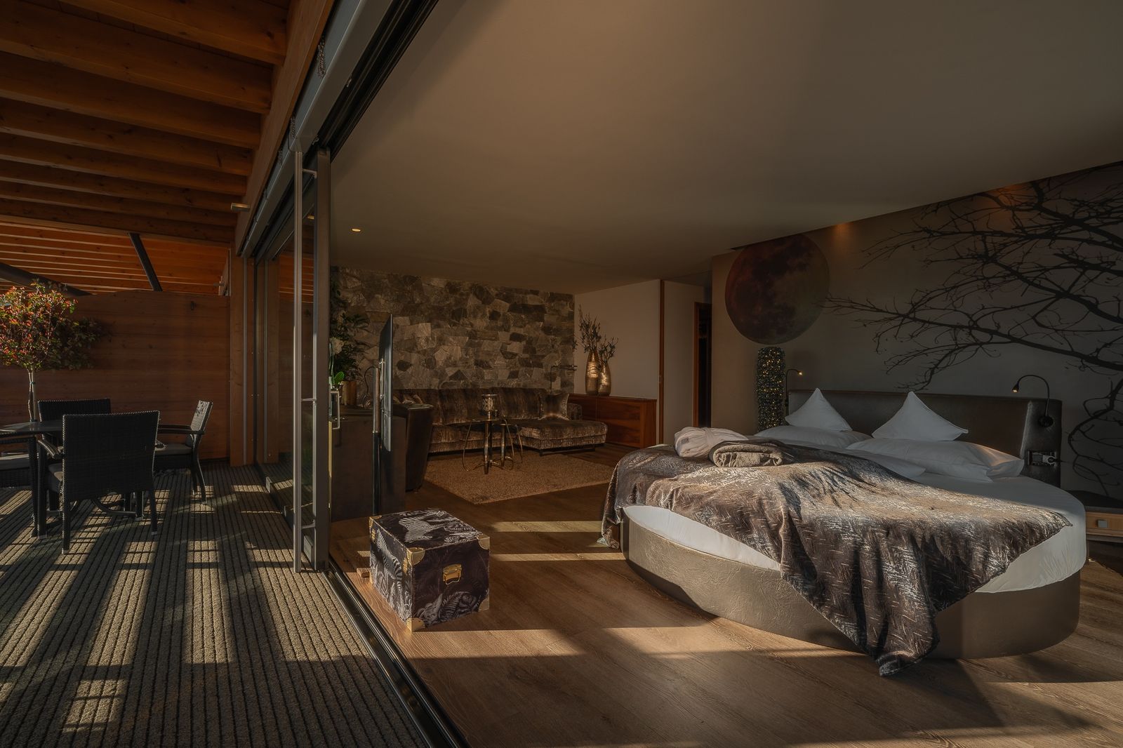 Panorama Suite Villa Luna mit großem Balkon und weitem Ausblick