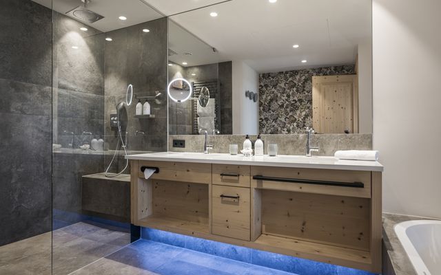 SKY SUITE 1 image 2 - Alpenresort Schwarz