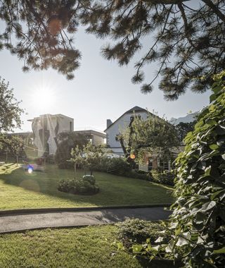 Angebot: Bloom & Balance - 30 Jahre Wellness - 3 Nächte - Schwarz