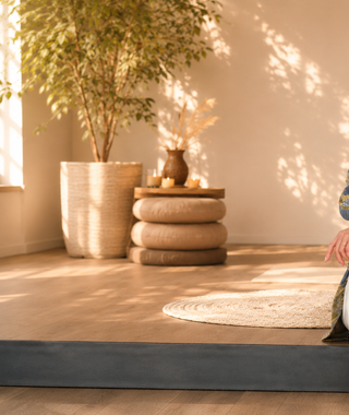Angebot: Yoga & Stille mit Silvia Schmid - Schwarz