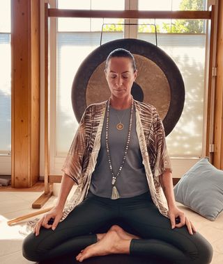 Angebot: QI.NOW! Yoga Retreat mit Silvia Schmid - Schwarz