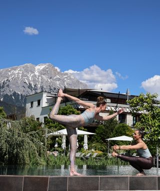 Angebot: Yoga für ein gesundes Herz mit Katharina Bauer und Tine Bielecki - Schwarz