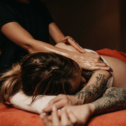 Massagem com óleos aromáticos especial para grávidas - Das Rübezahl