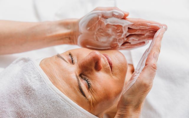 CLARINS LADIES - CLEAN SKIN REFINER PRO TREATMENT - Rosenalp Gesundheitsresort & SPA