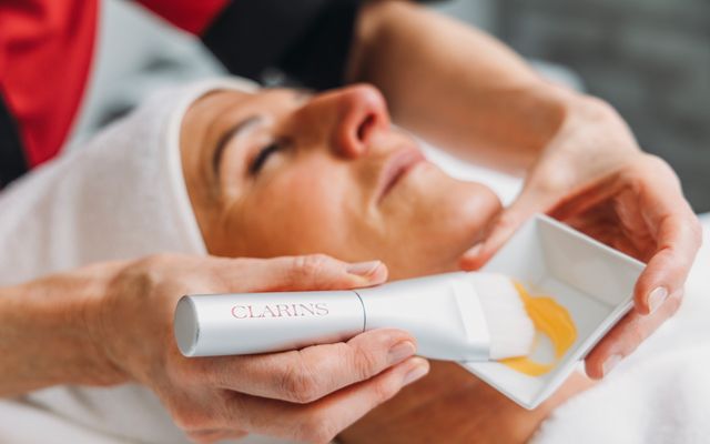 CLARINS LADIES - GLOW BOOSTER PRO TREATMENT - Rosenalp Gesundheitsresort & SPA