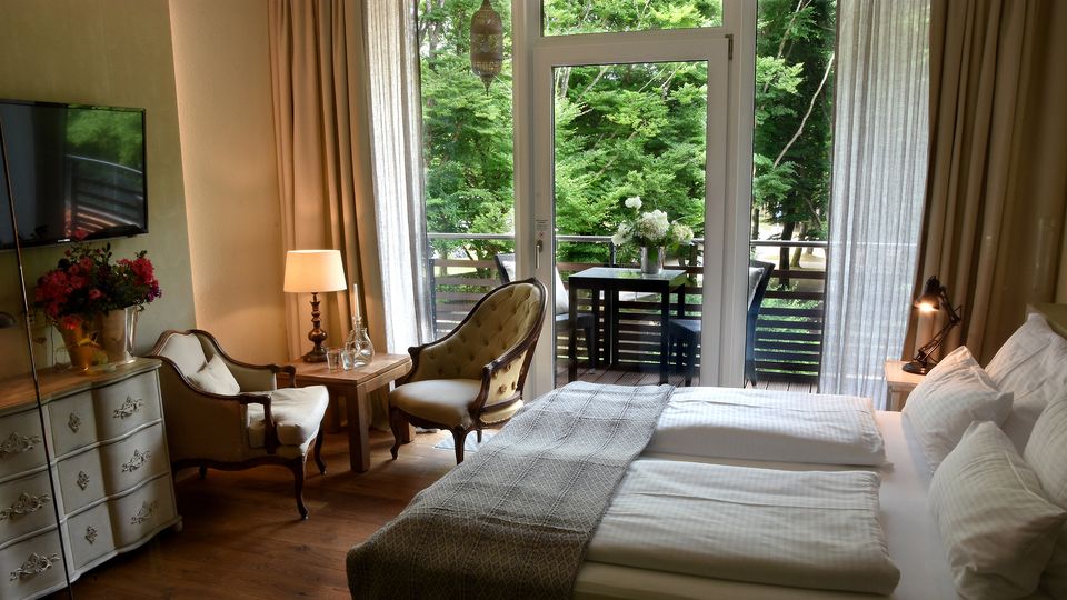 Waldzimmer mit Balkon inklusive Wellnessgarten und Frühstückbüffet