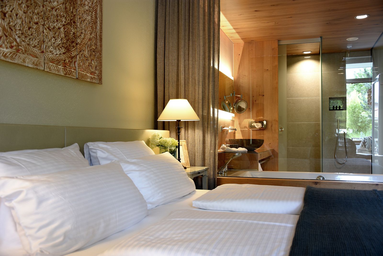 Romantik-Suite mit Balkon inklusive Wellnessgarten und Frühstücksbüffet image 4 - Hotel Wellnessgarten