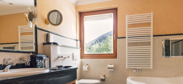 Luxury Hideaway & Spa Retreat Alpenpalace: Suite Premier image #3