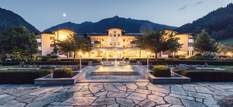 Luxury Hideaway & Spa Retreat Alpenpalace: Romantik Pur