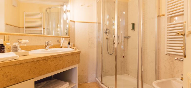 Luxury Hideaway & Spa Retreat Alpenpalace: Double room Palace image #2