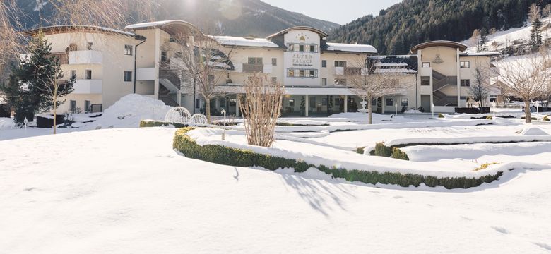 Luxury Hideaway & Spa Retreat Alpenpalace: 7=6 Summer Special