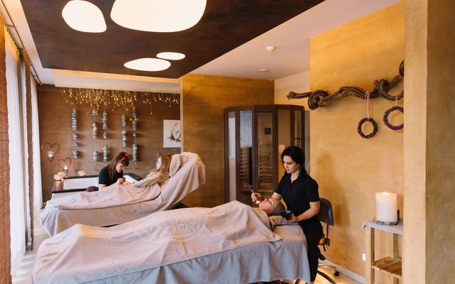 FAMILY PACKAGE NAILS - Andreus Resorts