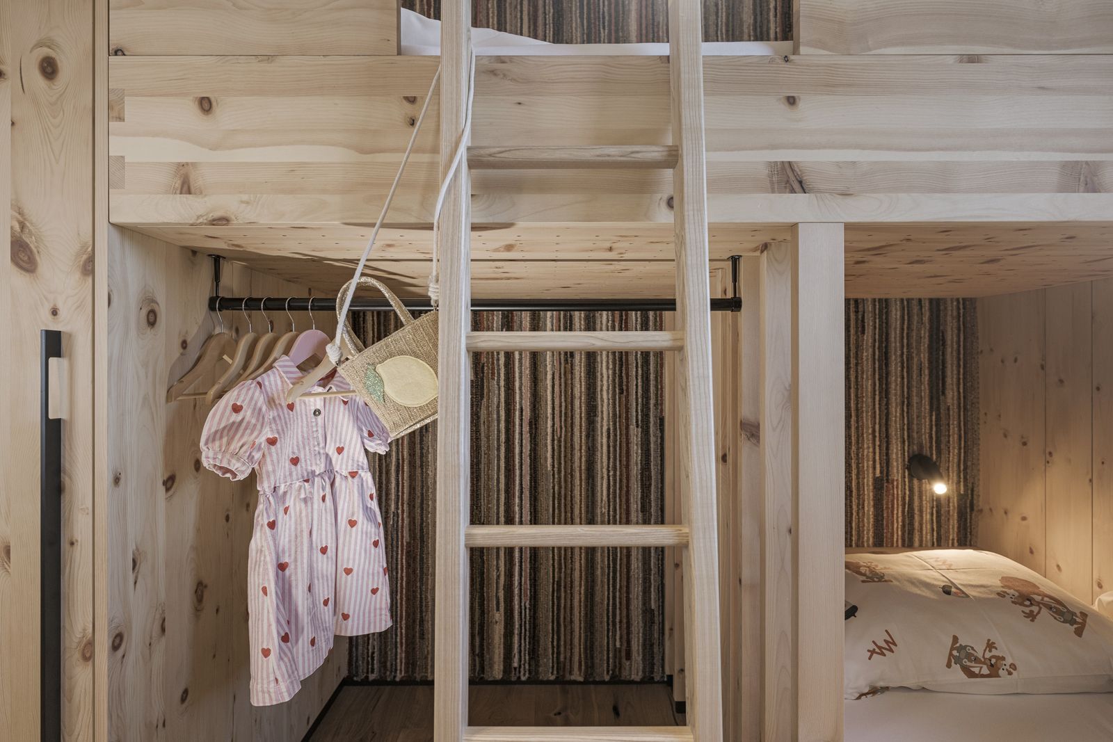 „79er“ Zirben FamilySuite Panorama image 4 - Mia Alpina