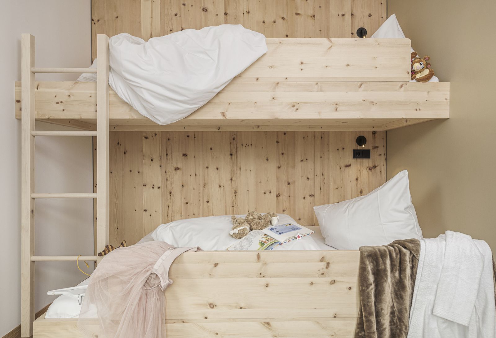 „49er" Zirben FamilySuite image 3 - Mia Alpina