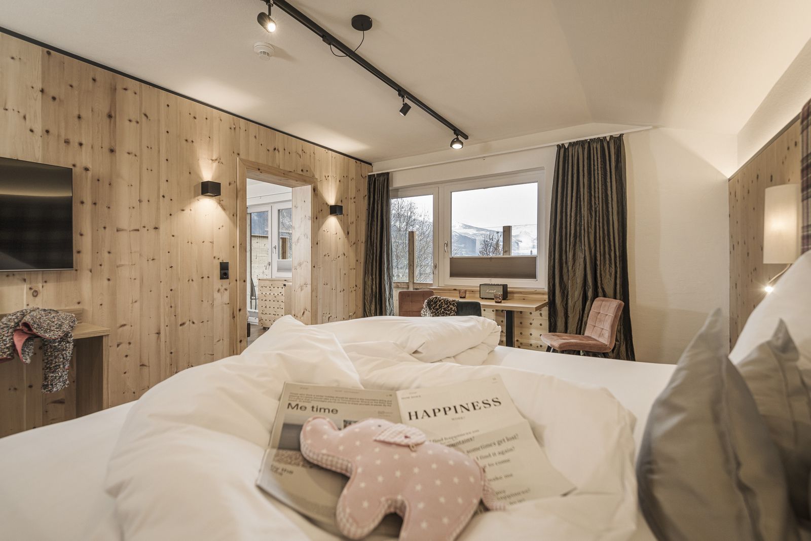 „55er" Zirben FamilySuite image 1 - Mia Alpina