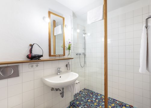 BIO HOTEL Alter Wirt: Badezimmer Doppelzimmer Jakob  - Alter Wirt, Grünwald, Münchner Raum, Bayern, Deutschland
