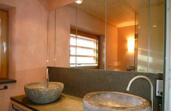 biohotel amvieh theater ferienwohnung schweinderl bad (3/5) - AmVieh-Theater