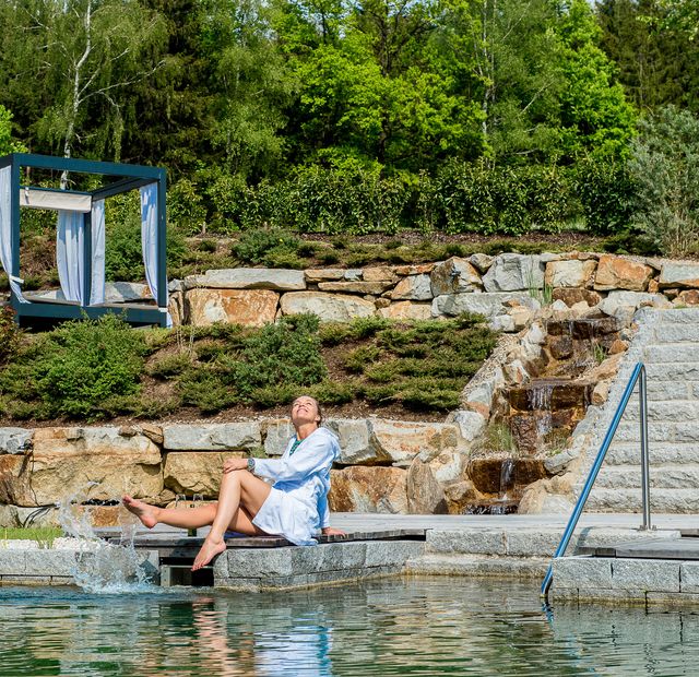 Der Natur-POOL im Eltern -SPA Bereich - ULRICHSHOF Nature · Family · Design