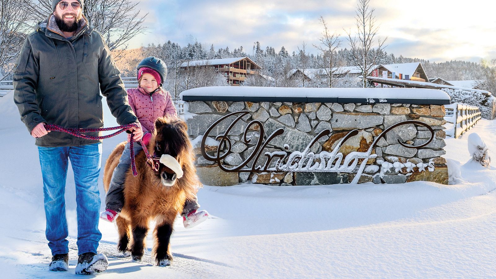 Ponyreiten im Winter im ULRICHSHOF - Familotel Bayerischer Wald ULRICHSHOF Nature · Family · Design