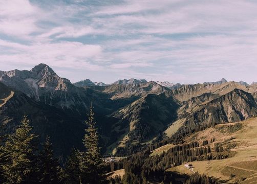 Biohotel Chesa Valisa: Urlaub inmitten der Natur - Das Naturhotel Chesa Valisa****s, Hirschegg/Kleinwalsertal, Vorarlberg, Österreich
