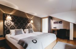 Biohotel Chesa Valisa: Doppelzimmer - Das Naturhotel Chesa Valisa****s, Hirschegg/Kleinwalsertal, Vorarlberg, Österreich