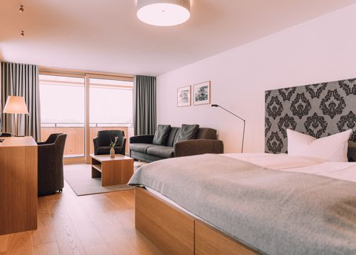 BIO HOTEL Naturhotel Chesa Valisa Zimmer Superior mit Balkon - Das Naturhotel Chesa Valisa****s, Hirschegg/Kleinwalsertal, Vorarlberg, Österreich