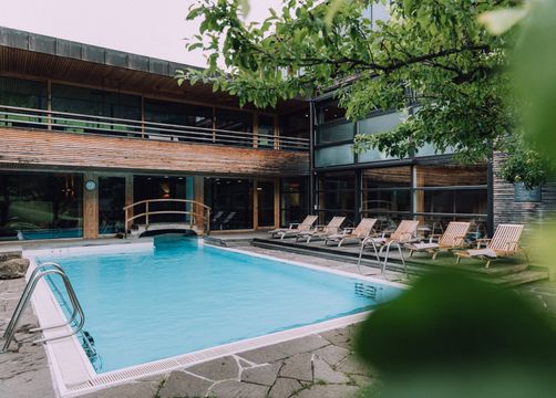 Biohotel Chesa Valisa: Natürliche Erfrischung in unserem Schwimmbad - Das Naturhotel Chesa Valisa, Hirschegg/Kleinwalsertal, Vorarlberg, Österreich
