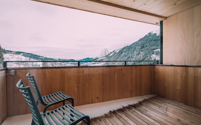 BIO HOTEL Naturhotel Chesa Valisa Familienzimmer Komfort Balkon Schnee