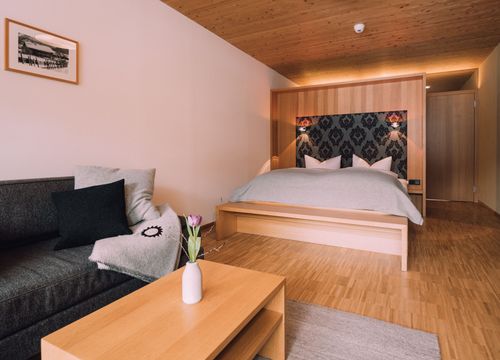 BIO HOTEL Naturhotel Chesa Valisa Familienzimmer Komfort Doppelbett (1/11) - Das Naturhotel Chesa Valisa****s