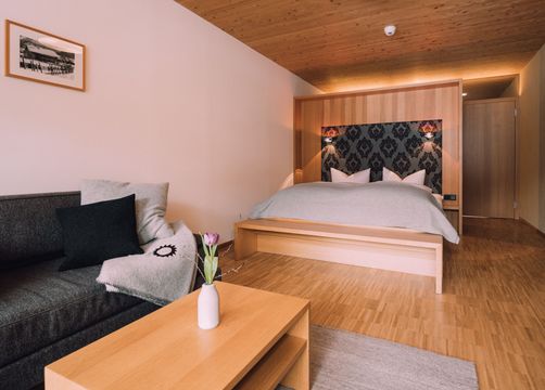 BIO HOTEL Naturhotel Chesa Valisa Familienzimmer Komfort Doppelbett (1/11) - Das Naturhotel Chesa Valisa****s