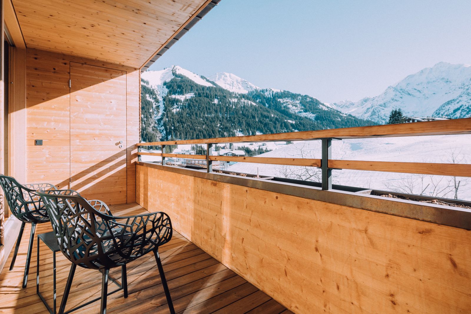 BIO HOTEL Naturhotel Chesa Valisa Zimmer Superior Balkon Winter