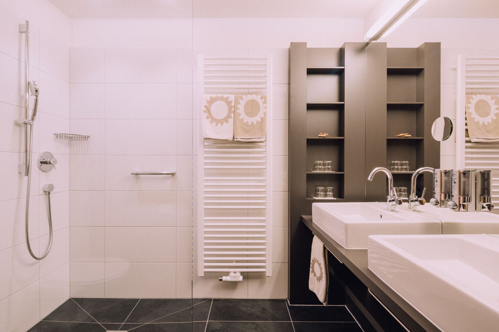 BIO HOTEL Naturhotel Chesa Valisa Suite Badezimmer