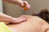 Aromaöl-Rücken-Massage 