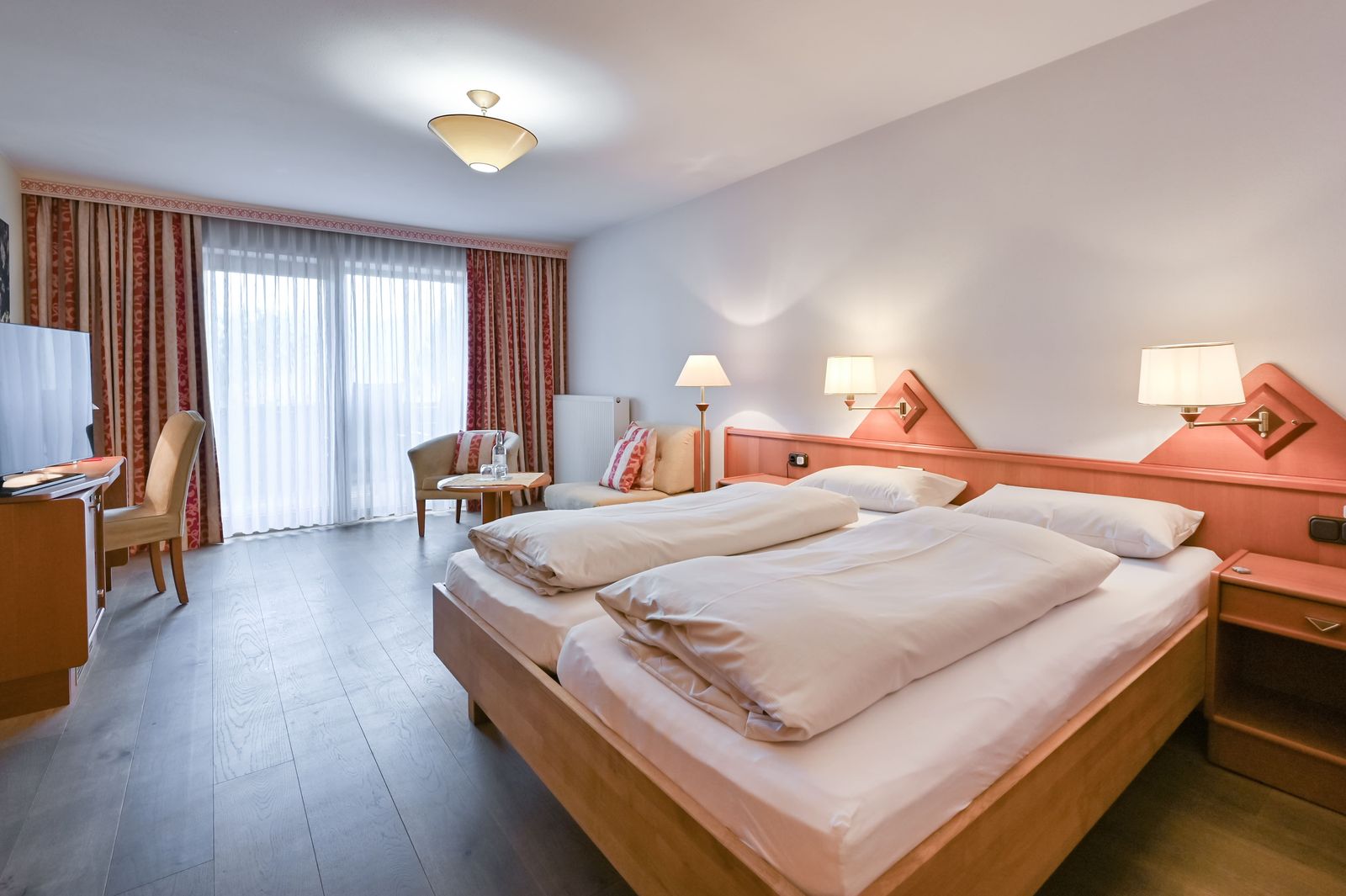 Biohotel Eggensberger Doppelzimmer Economy Bergblick mit Sicht zur Dachterrasse