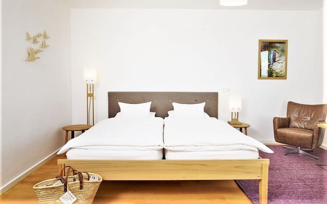 Double Room Comfort image 2 - BioWeingut & Landhotel Gänz