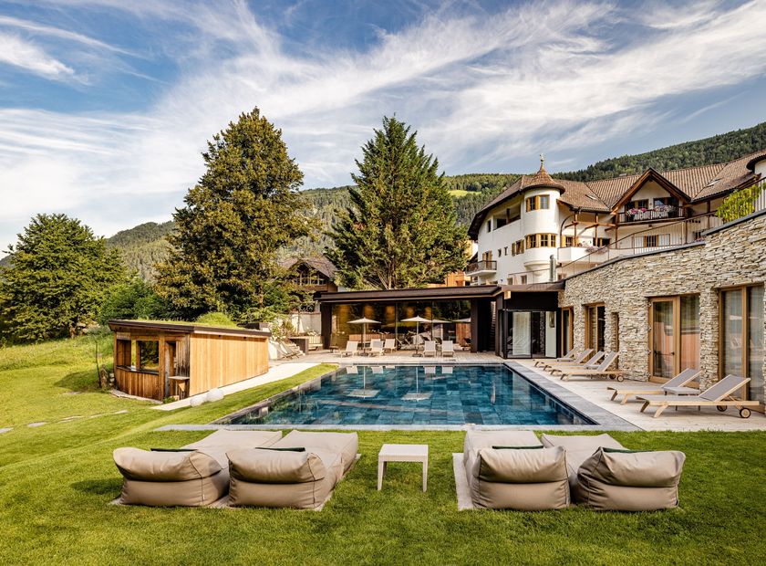 4 Sterne Tauber's Bio-Wander-Vitalhotel in St. Sigmund, Trentino ...