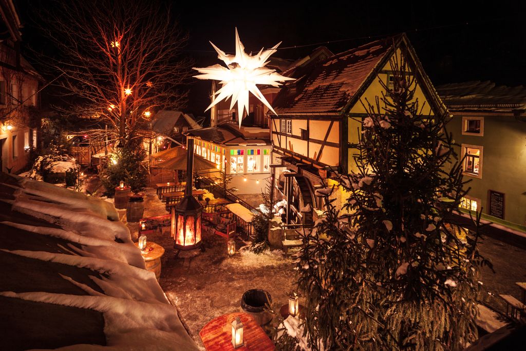 Weihnachtszeit im Winterdorf Schmilka