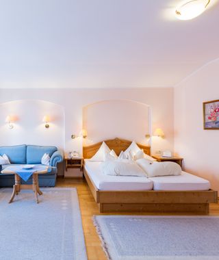 Hotel Zimmer: Wohn-Schlafzimmer - Biohotel Schweitzer