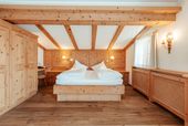 Biohotel Schweitzer - Biozimmer Zirbe mit Balkon
