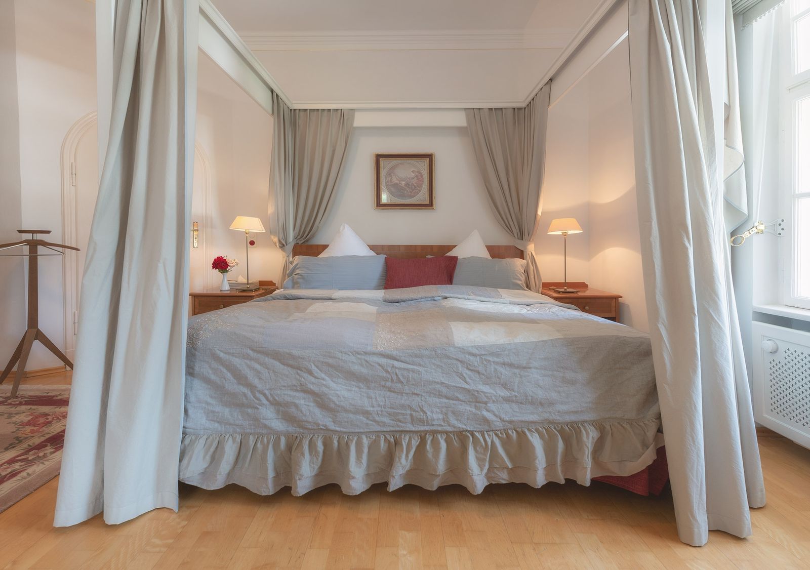 Romantik-Suite mit Seeblick image 1 - Das Biohotel am Starnberger See Schlossgut Oberambach 