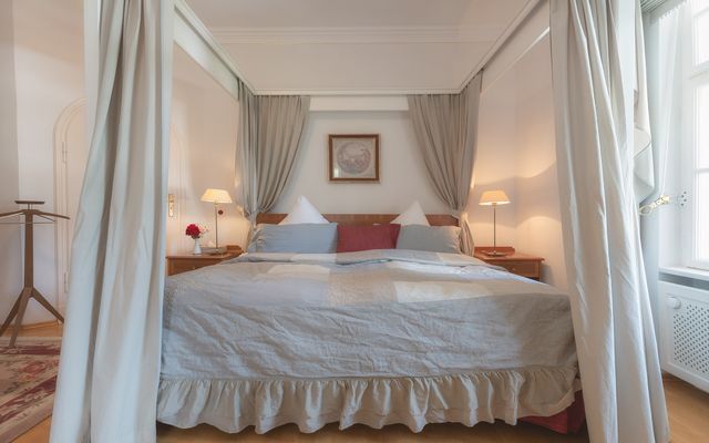 Unterkunft Zimmer/Appartement/Chalet: Romantik-Suite mit Seeblick