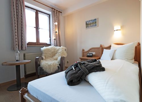 Comfort Single Room "Holunder" with Balcony (1/4) - moor&mehr Bio-Kurhotel
