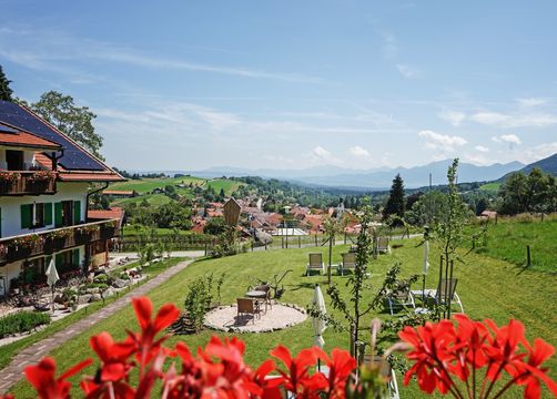 Bio-Kurhotel moor&mehr: Ein Blick aus dem Panorama-Garten. - moor&mehr Bio-Kurhotel, Bad Kohlgrub, Alpenvorland, Bayern, Deutschland