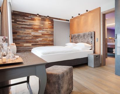 Wellness- & Aktivhotel Bodenmaiser Hof: Deluxe-Natursuite Heimat inkl. Jacuzzi