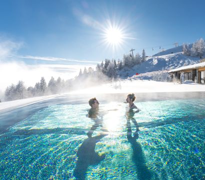 Mountain Resort  Feuerberg: Sonnenbaden im Schnee