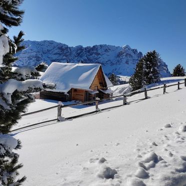 Winter, Costaces Hütte, Am Würzjoch, Südtirol, Trentino-Alto Adige, Italy