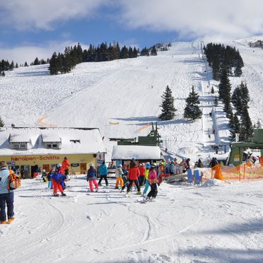 Skipiste mit Skilift, Almrausch-Feriendorf Koralpe, St. Stefan, Kärnten, Kärnten, Österreich